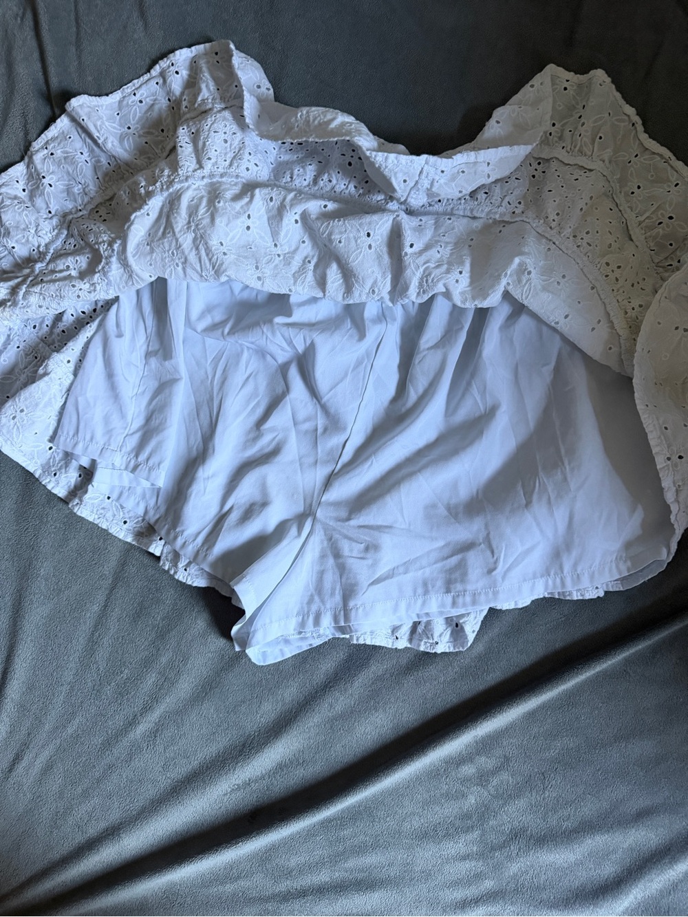 White Eyelet Ruffle Mini skort - Picture 2 of 4